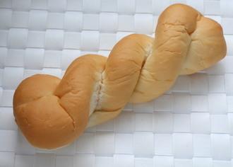 フジパン ソフトフランスツイスト 練乳ホイップ