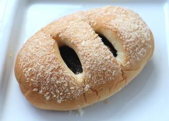 富山ブラックカレーパン2.jpg